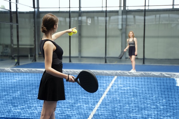 Giocatrici di padel in campo.