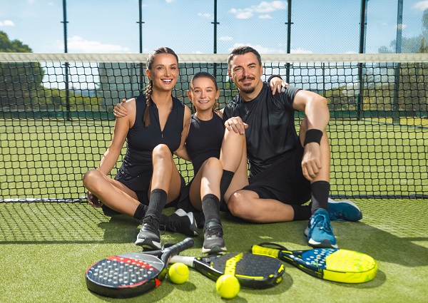 Padel per famiglie: quando genitori e figli condividono la stessa passione